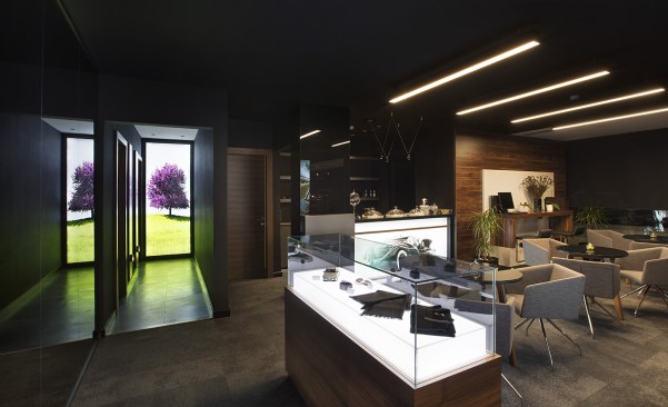 Mercedes Has Maslak Automotive Showroom by Boytorun Architects