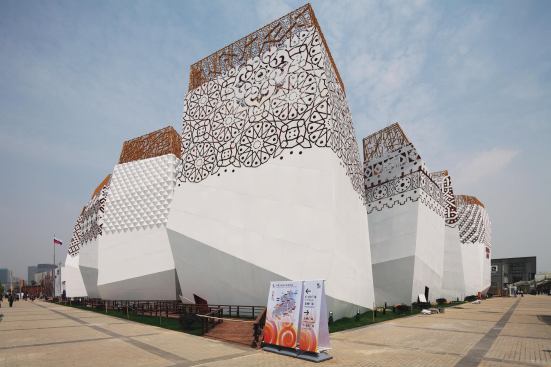 Russian pavilion - P.A.P.ER

The studio P.A.P.ER beat out 22 competitors with a scheme of 12 irregularly shaped white towers, perforated with folk-art motifs.