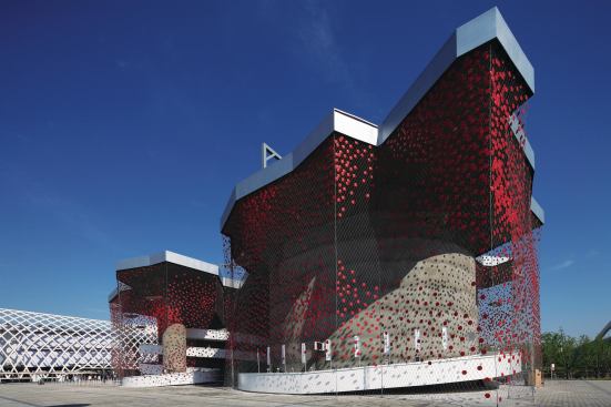 Swiss pavilion - Buchner Bründler Architects

In this pavilion, meant to represent Switzerland's urban-rural dichotomy, a spiraling chairlift takes visitors from the hardscaped ground plane to the "mountains" of an undulating green roof.
