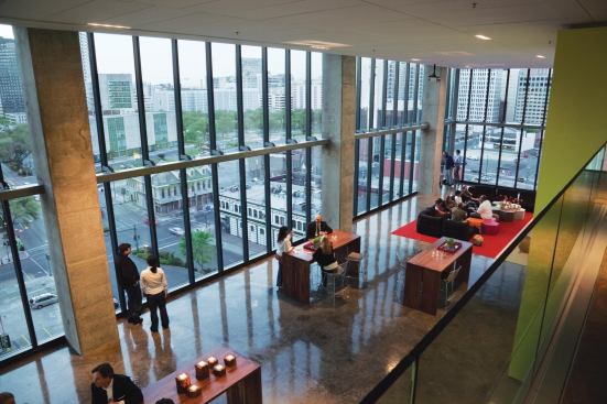 The sky lobby cantilevers out from the main structure and offers views of the Louisiana Superdome, City Hall, and Lake Pontchartrain. Lounge furniture and high-top tables help create a space for informal events.