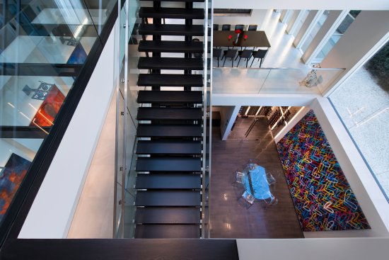 Georgina Avenue Santa Monica modern home glass bridge