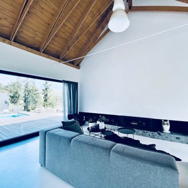THE_HOUSE_LIVING_ROOM2