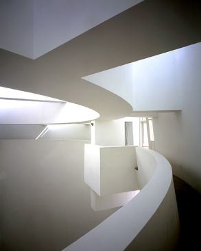 Federal Building and United States Courthouse, Islip, N.Y., Richard Meier & Partners, 2000 (interior)