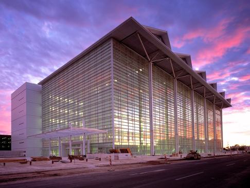 Sandra Day O'Connor United States Courthouse, Phoenix, Richard Meier & Partners, 2000 (exterior)
