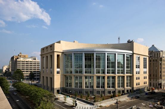 Spottswood W. Robinson III and Robert R. Merhige, Jr., U.S. Courthouse, Richmond, Va., Robert A.M. Stern Architects, 2006 (exterior)