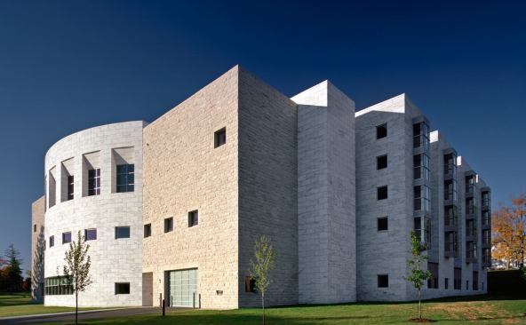 Middlebury College Library, Middlebury, Vt., Gwathmey Siegel & Associates Architects, 2004 (exterior)