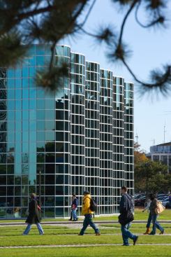 State University of New York at Albany Administration and Admission Building, Albany, N.Y., Gwathmey Siegel & Associates Architects, 2006 (exterior)