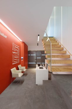 Varesh Building / Arel Architects Group