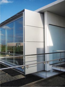 A hallmark of this building is its meticulous detailing. A concrete plate projects from the building's base and forms the lower edge of the horizontal façade, but instead of resting on that slab, the projecting bays hover above, clad in differentiating aluminum panels. The panels were exactingly installed and wrap under the bottom lip of the bay with the same careful assembly as on the visible surfaces.