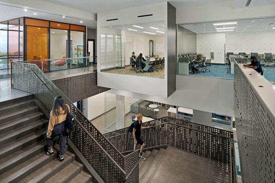 Schedulable team rooms, a grad lounge, and collaboration spaces activate the main lobby creating a welcoming feel.