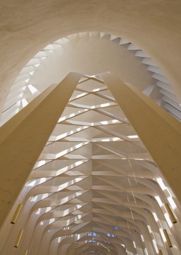 A+set+of+vertical+ribbon+windows+comprises+the+clerestory.