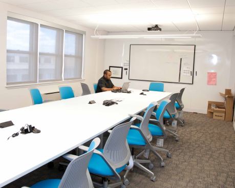 The workplace has both large, traditional meeting rooms and smaller meeting spaces.