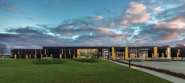 The+station+accomodates+commercial%2c+private%2c+and+even+snowmobile+traffic+crossing+the+border+between+Maine+and+New+Brunswick%2c+Canada.