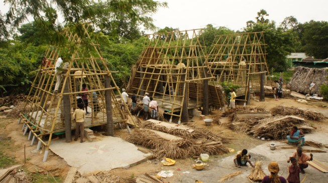 Vivienda resistente a inundaciones y Centro Comunitario y Educativo - Juan Carlos Loyo Arquitectura
