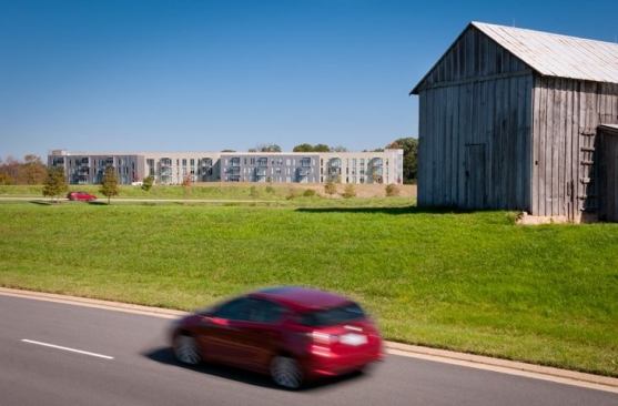 Jury comments: The mix of materials worked to create a sense of modernity as well as connection to the environment, with the stone wall and textured metal walls recalling the farmhouse/wood barn structures which historically inhabited that area.