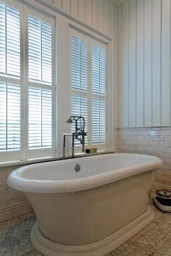 On a residential street in Daufuskie Island, S.C., gator blinds allow for natural light next to the tub without sacrificing either privacy or the historic neighborhood’s architectural feel. Project: Haig Point Waterfront, Daufuskie Island, S.C.; Architect: Group 3, Hilton Head, S.C.; Builder: Tidewater Co. of Daufuskie, Daufuskie Island