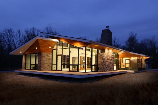 Wrapping this home’s floor-to-ceiling window walls around corners gives the illusion that its sculptural roof is floating.

Project: AB Highway Residence, West Plains, Mo.; Architect: Core10 Architecture, St. Louis; Builder: Feller Construction, West Plains
