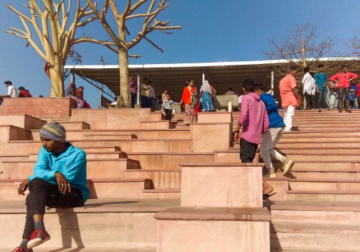 pause points on the steps through platforms and ‘otlas’

