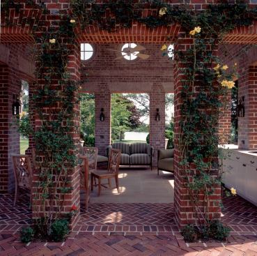 Varying brick patterns, with and without mortar, add interest to the monochromatic material palette. Landscape architect Jay Graham explains that historic patterns indigenous to the Mid-Atlantic region were alternated according to which areas are “stopping places and moving places.”