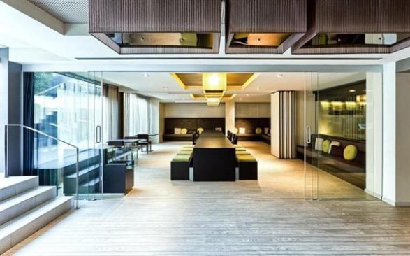 EXTENDO 4-door configuration for large, clear openings up to 16’.