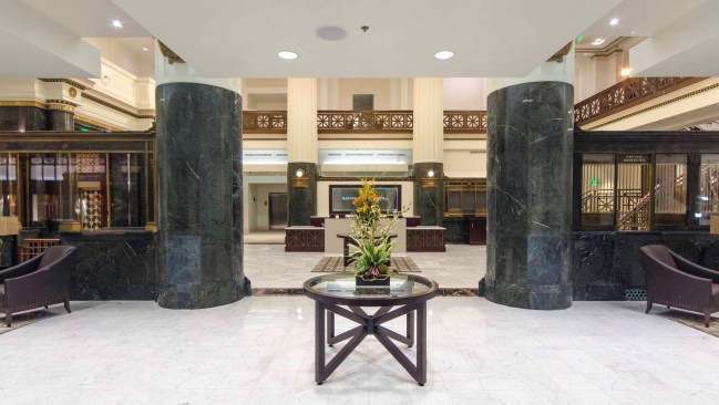 Barnes+%26+Thornburg+Lobby+Renovation%2c+Indianapolis%2c+Ind.%2c+by+Schmidt+Associates