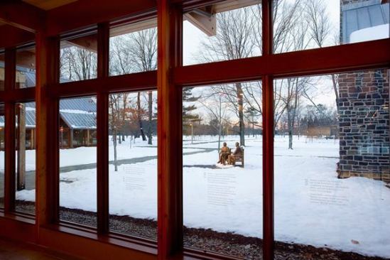 Extensive glazing allows views out to the courtyard, which features life-sized statues of Franklin and Eleanor Roosebelt, and beyond, to the FDR Museum.