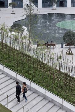 Stairways and throughways allow the complex to become part of the surrounding urban fabric.