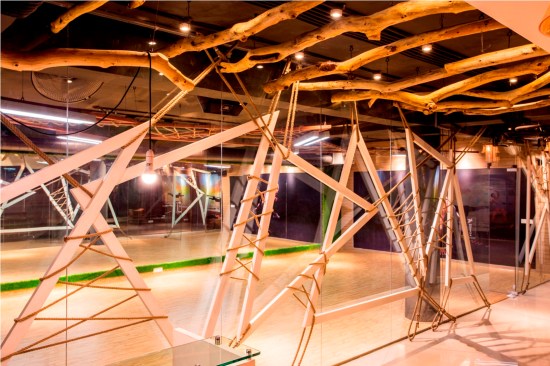 ORGANIC CHAOS
Interiors depicting a language of steel frames and treated wooden branches.