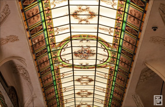 METAL WORK/
All metal railings and balconies were traditionally made in France, following Art Nouveau style and design inspired from one of the most iconic building in Paris “La Samaritaine”. The handrail are in French oak and a custom brass trim cover the top rail with a patina finish to provide a warm and elegant look. A hint of the Boucherie symbol “B” has been meticulously integrated throughout.