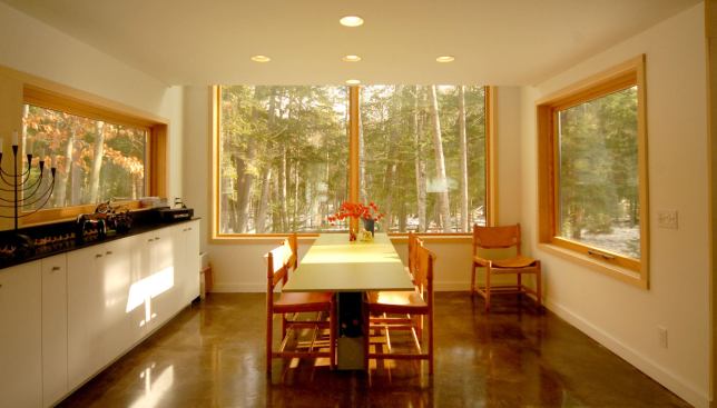 Scandinavian and modernist design principles of openness, simplicity, and access to natural light inform the Chrismer Cabin’s architecture.