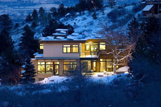 Scott Rodwin, AIA, LEED AP presented his firm’s recently completed, LEED Platinum-certified Edge House.