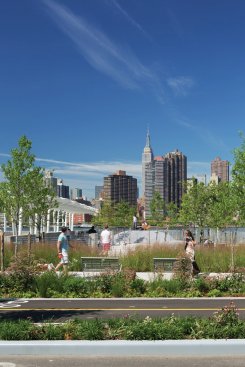Greenways through the site overlook the Manhattan skyline.