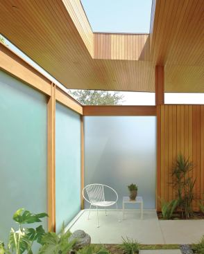 2011 CHDA Custom Bath Ridgeline House Bath, Pasadena, Calif. Entrant/Architect: Montalba Architects, Santa Monica, Calif.; Builder: Sarlan Builders, Beverly Hills, Calif. Frosted glass panels enclose a private outdoor space lit from above by large roof opening.
