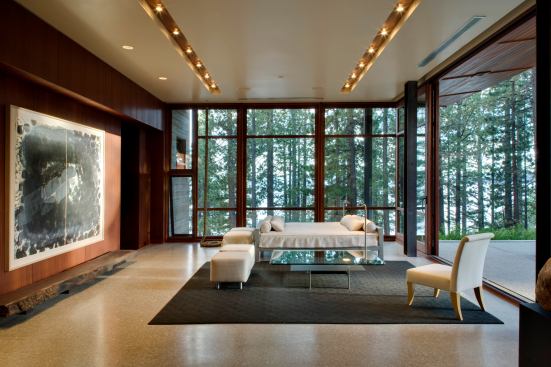 The guest pavilion’s transparent room overlooks the lake. Viewed from the water, the buildings almost disappear into the trees.