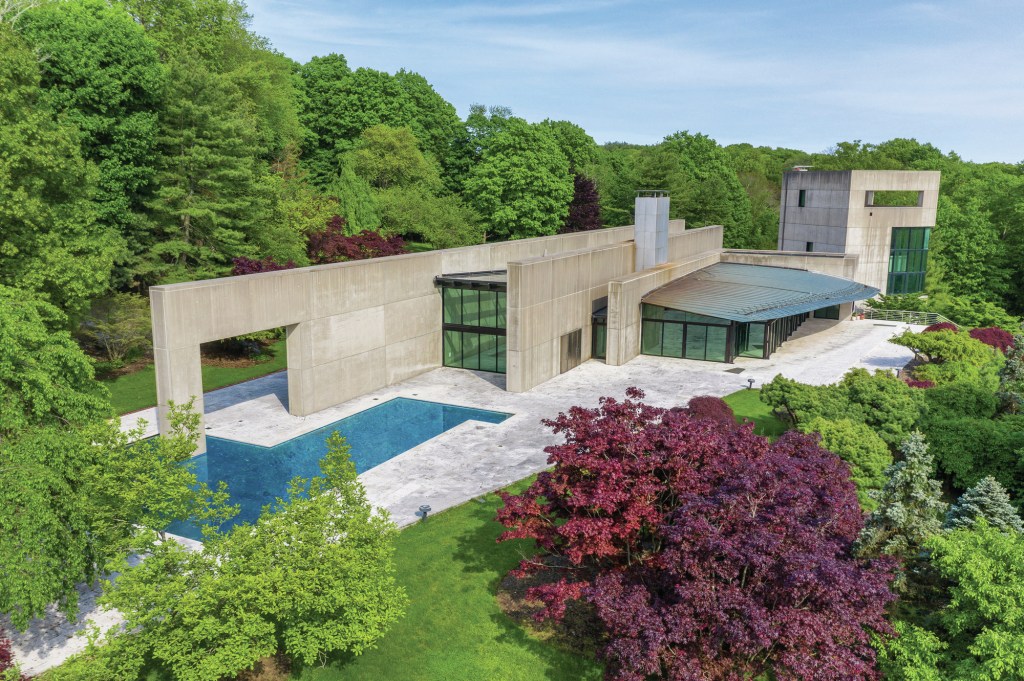 191 Ridgeport Road by Rafael Viñoly