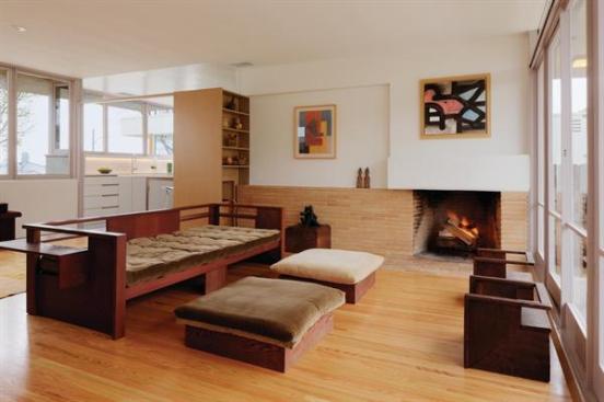 The restored house has LED lighting; wooden window and door frames were preserved and fitted with tempered glass. 