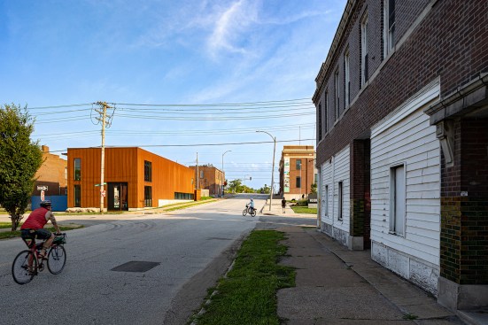 The form and program of the building respond to the catty-cornered building’s historic rectangular type and programming of storefronts and residential.