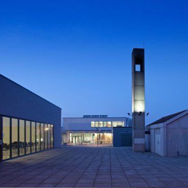 Rather+than+the+library+being+landlocked+on+its+own+site%2c+it+could+become+an+integral+part+of+the+local+civic+centre
