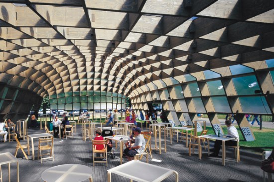 Serpentine+Gallery+Pavilion+2005%2c+designed+by+%c3%81lvaro+Siza%2c+and+Eduardo+Souto+de+Moura+with+Cecil+Balmond+%2f+Arup