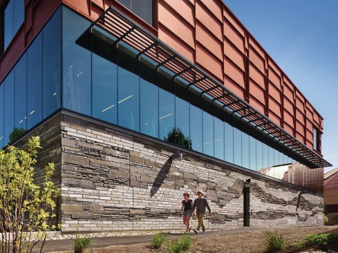 The transparent first floor activates the street and sidewalk, and includes a fitness room for recreational strength-training and cardio-vascular conditioning. The solid second floor houses a multipurpose room for physical education, dance, and yoga classes, events, and large gatherings and relates to both the red-roofed structures of the College's athletic campus and the canopy of the forest.