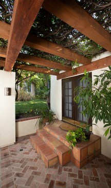 The homeowners went to great lengths to protect the trumpet vines while updating the pergola with a more resilient—and attractive—material.