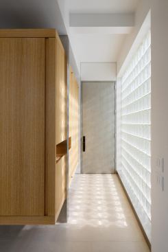 Glass blocks admit light from the buildingís atrium.