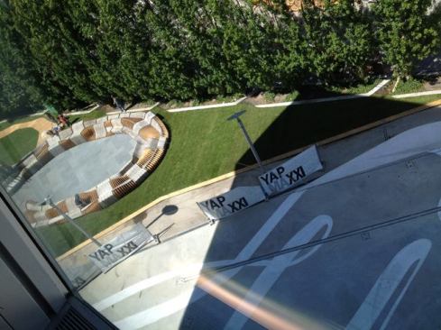 In an adjacent garden, the architects installed the Infinity System, a sinuous series of connected benches.