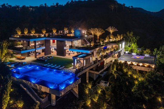 Luxury modern resort style home in Brentwood, Los Angeles.