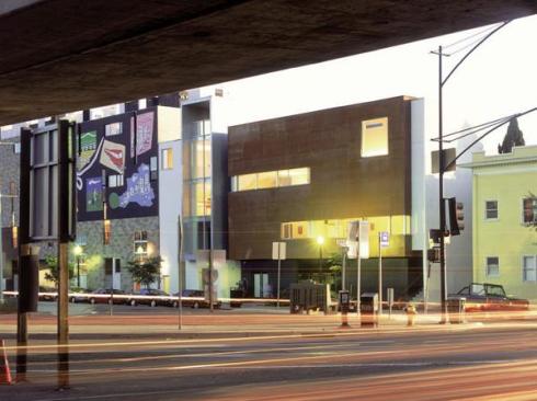The rusted mild steel cladding the Titans horizontal facade calls up images of the old tuna boats that used to dock nearby. It contrasts with the transparency of the four-story vertical element, which is fronted with laminated glass.