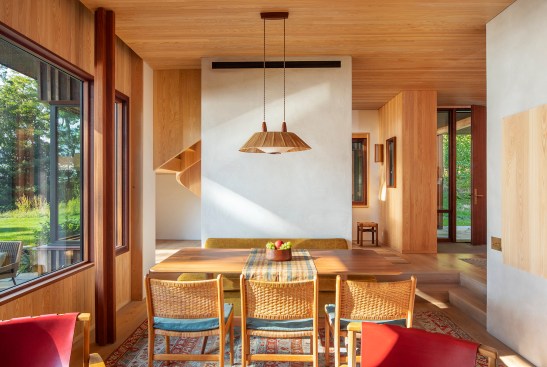  Sunken dining area
