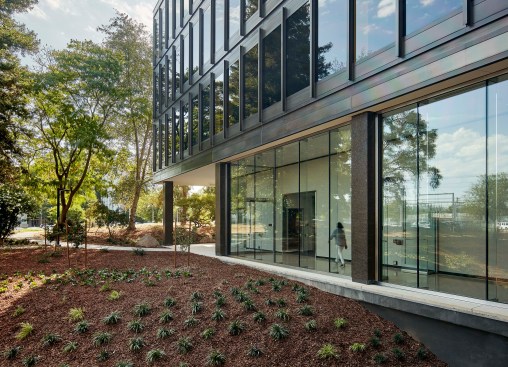 3.	This new corridor with structural glass mullions was added during the building’s rehabilitation to provide enhanced security, while maintaining the transparency of original building design.