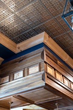 The thermoformed ceiling of Lobby Bar emulates the look of early 20th century stamped metal, a period saloon look to complement the detailed formal millwork.