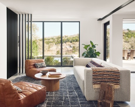 Family room, Inverse House by Matt Fajkus Architecture