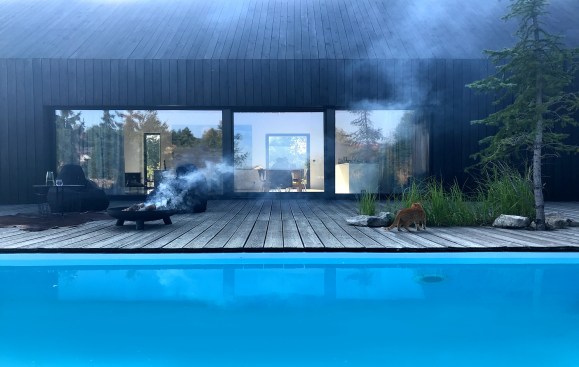 THE_HOUSE_SWIMMING_POOL